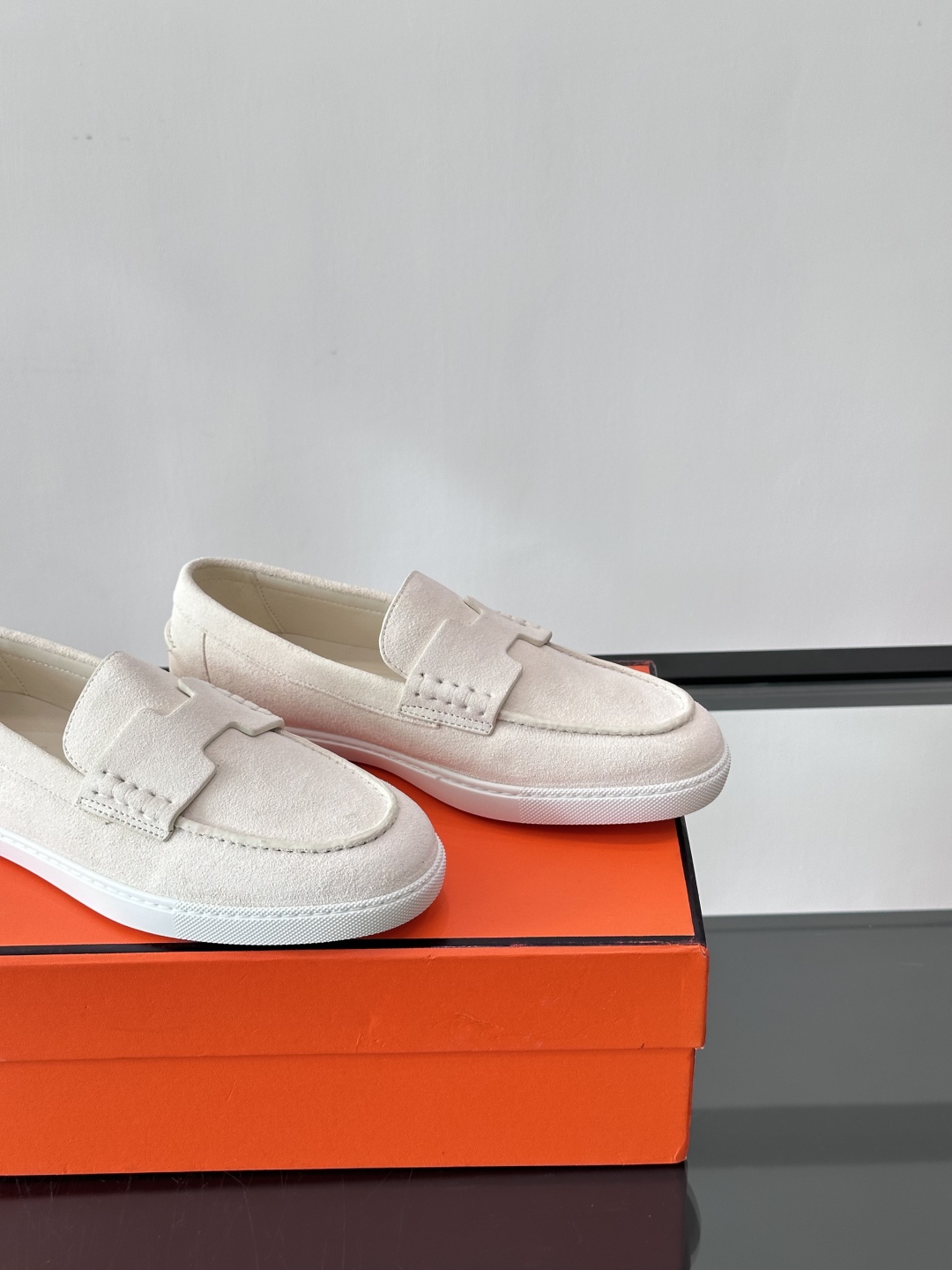 爱马仕 Job乐福鞋 👞麂皮山羊皮乐福鞋，搭配橡胶鞋底，经典“H”型鞋面。款式穿着感受舒适，打造休闲都市