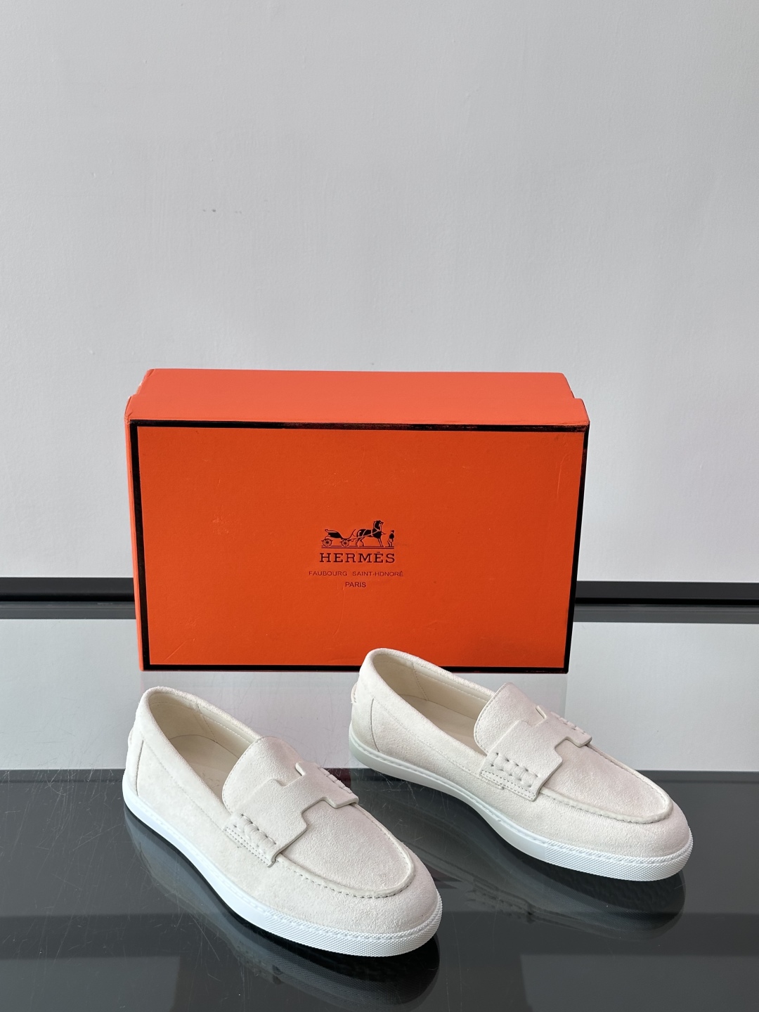 爱马仕 Job乐福鞋 👞麂皮山羊皮乐福鞋，搭配橡胶鞋底，经典“H”型鞋面。款式穿着感受舒适，打造休闲都市