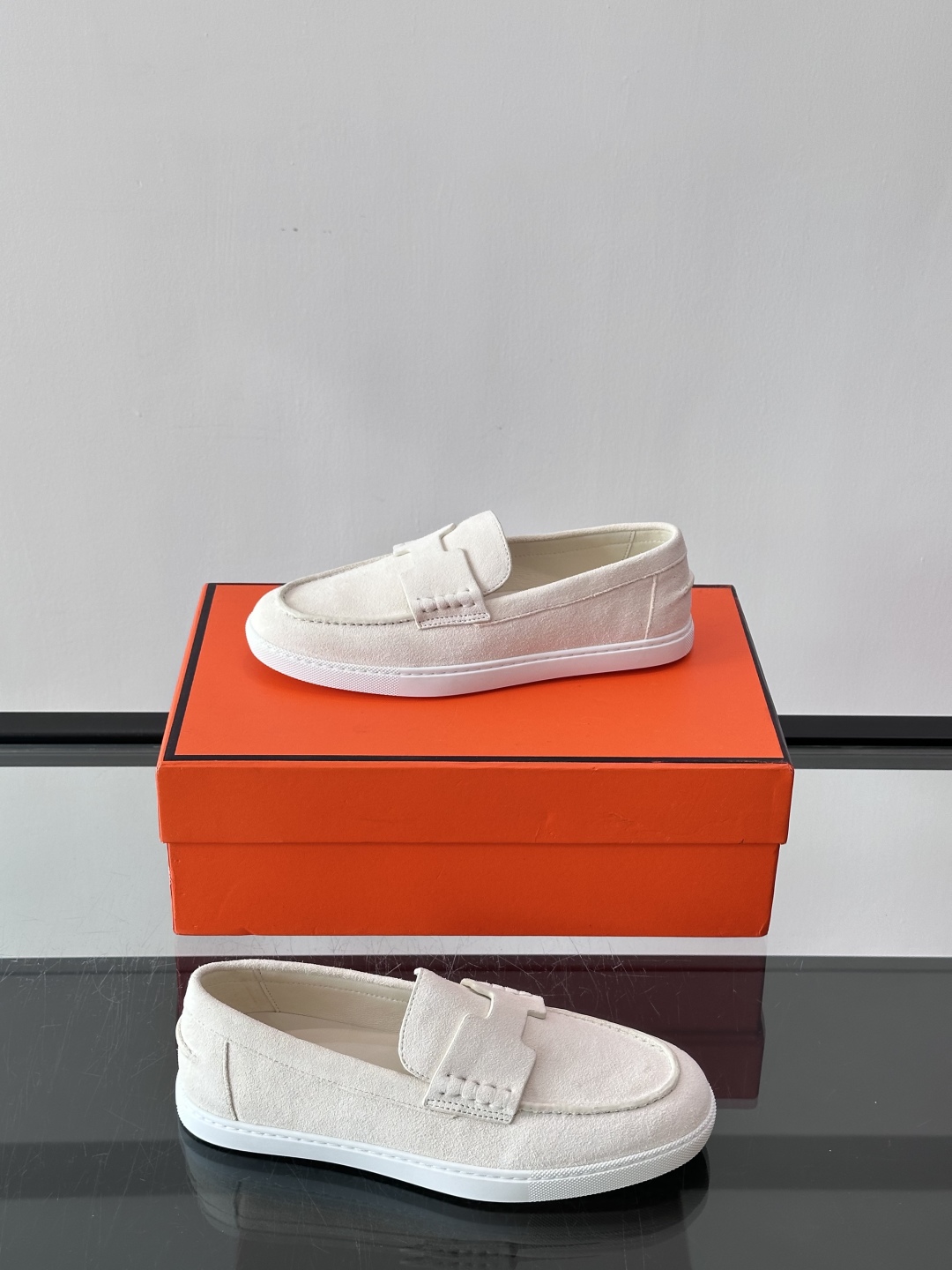 爱马仕 Job乐福鞋 👞麂皮山羊皮乐福鞋，搭配橡胶鞋底，经典“H”型鞋面。款式穿着感受舒适，打造休闲都市