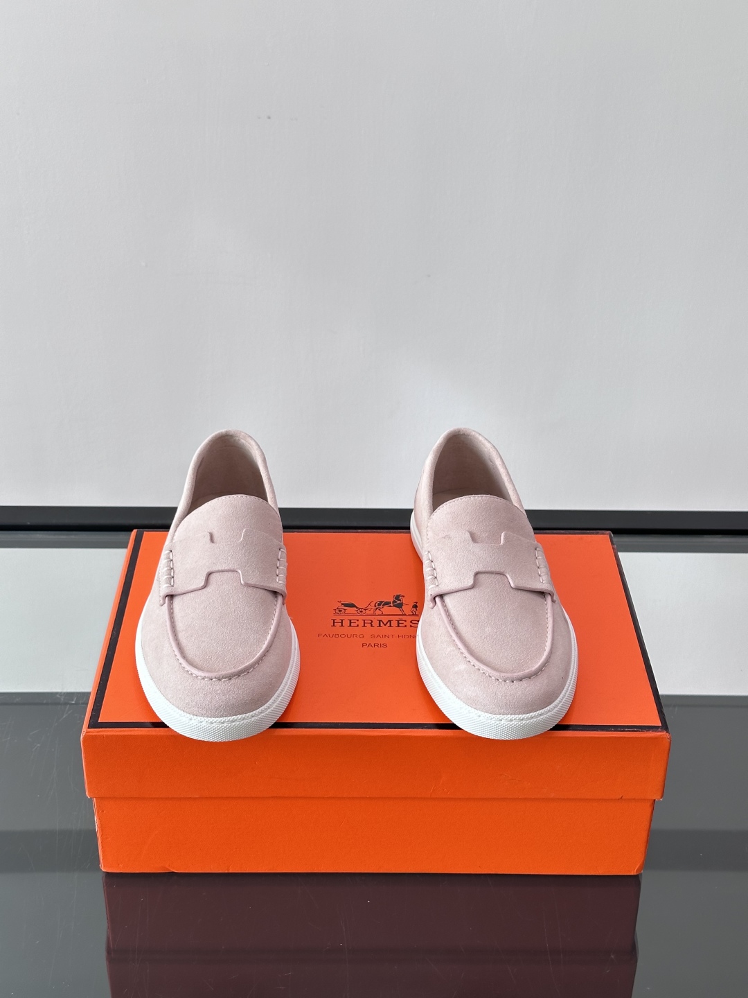 爱马仕 Job乐福鞋 👞麂皮山羊皮乐福鞋，搭配橡胶鞋底，经典“H”型鞋面。款式穿着感受舒适，打造休闲都市