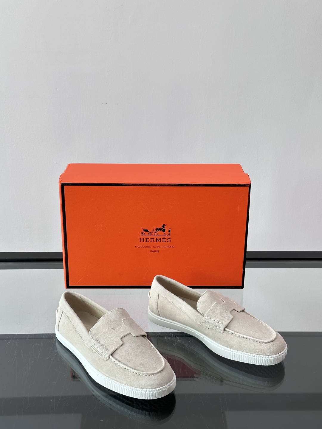 爱马仕 Job乐福鞋 👞麂皮山羊皮乐福鞋，搭配橡胶鞋底，经典“H”型鞋面。款式穿着感受舒适，打造休闲都市