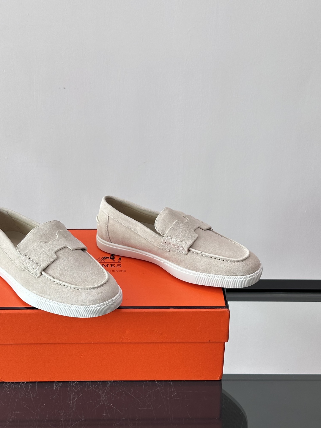 爱马仕 Job乐福鞋 👞麂皮山羊皮乐福鞋，搭配橡胶鞋底，经典“H”型鞋面。款式穿着感受舒适，打造休闲都市