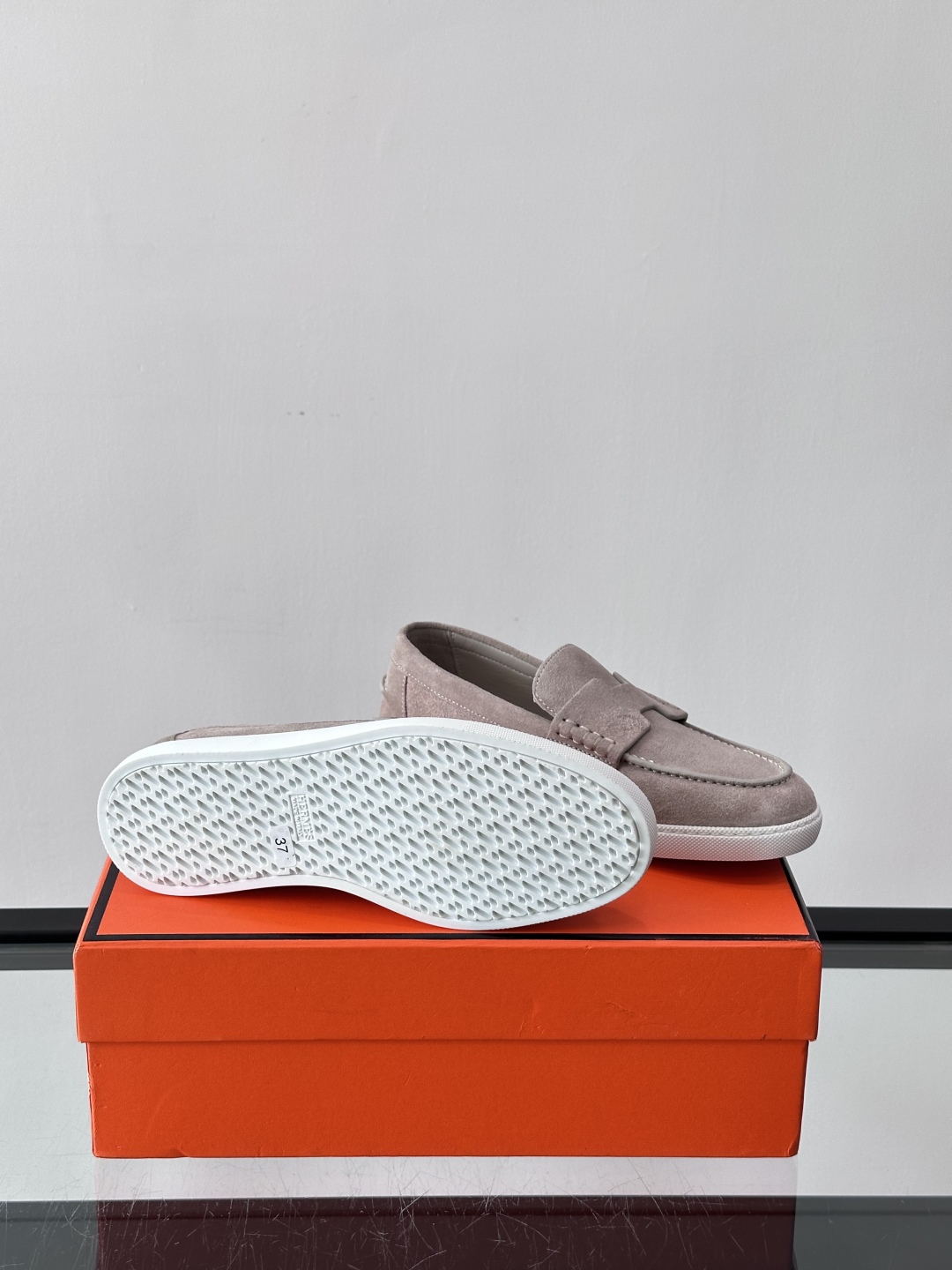 爱马仕 Job乐福鞋 👞麂皮山羊皮乐福鞋，搭配橡胶鞋底，经典“H”型鞋面。款式穿着感受舒适，打造休闲都市