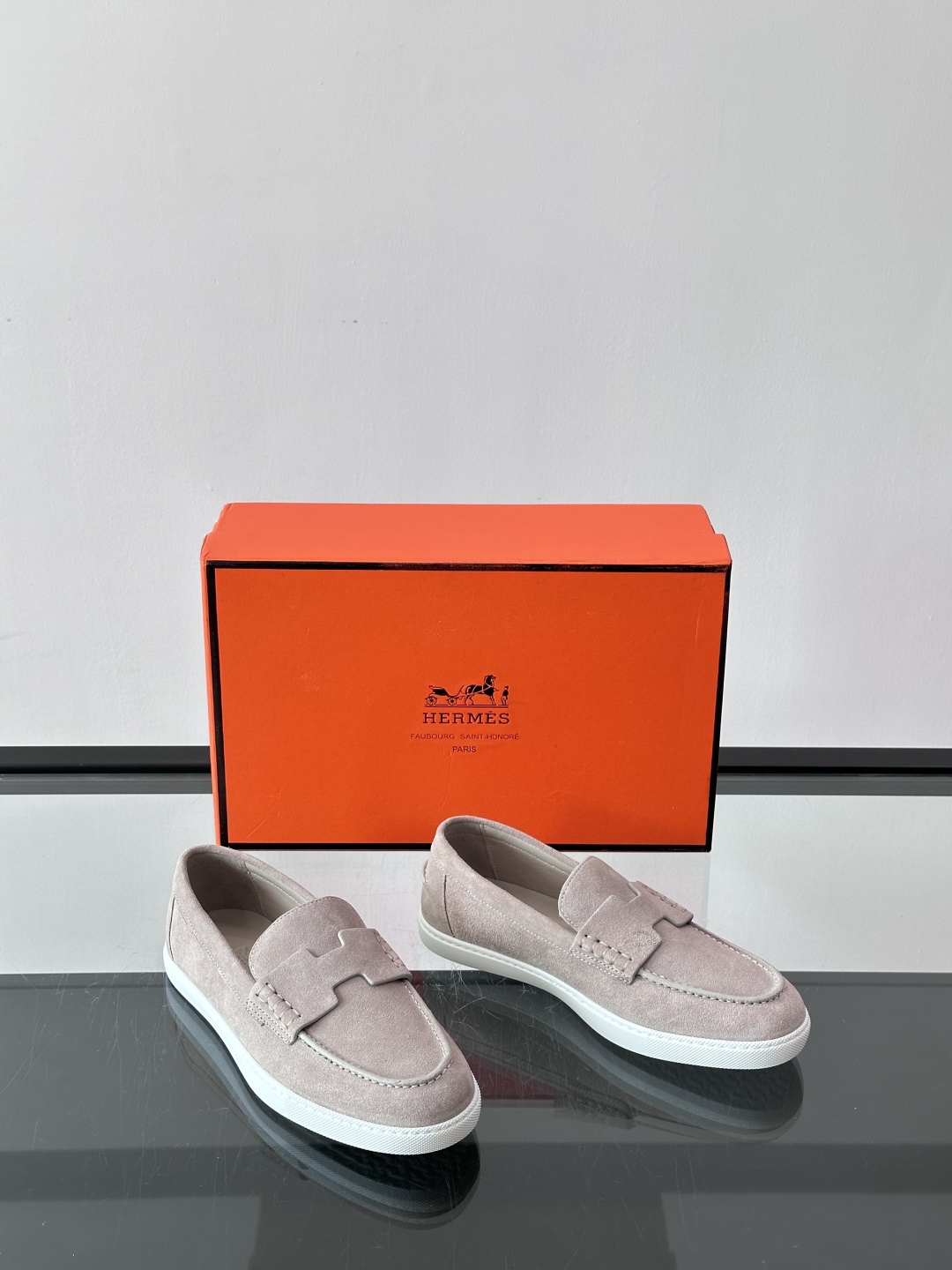 爱马仕 Job乐福鞋 👞麂皮山羊皮乐福鞋，搭配橡胶鞋底，经典“H”型鞋面。款式穿着感受舒适，打造休闲都市