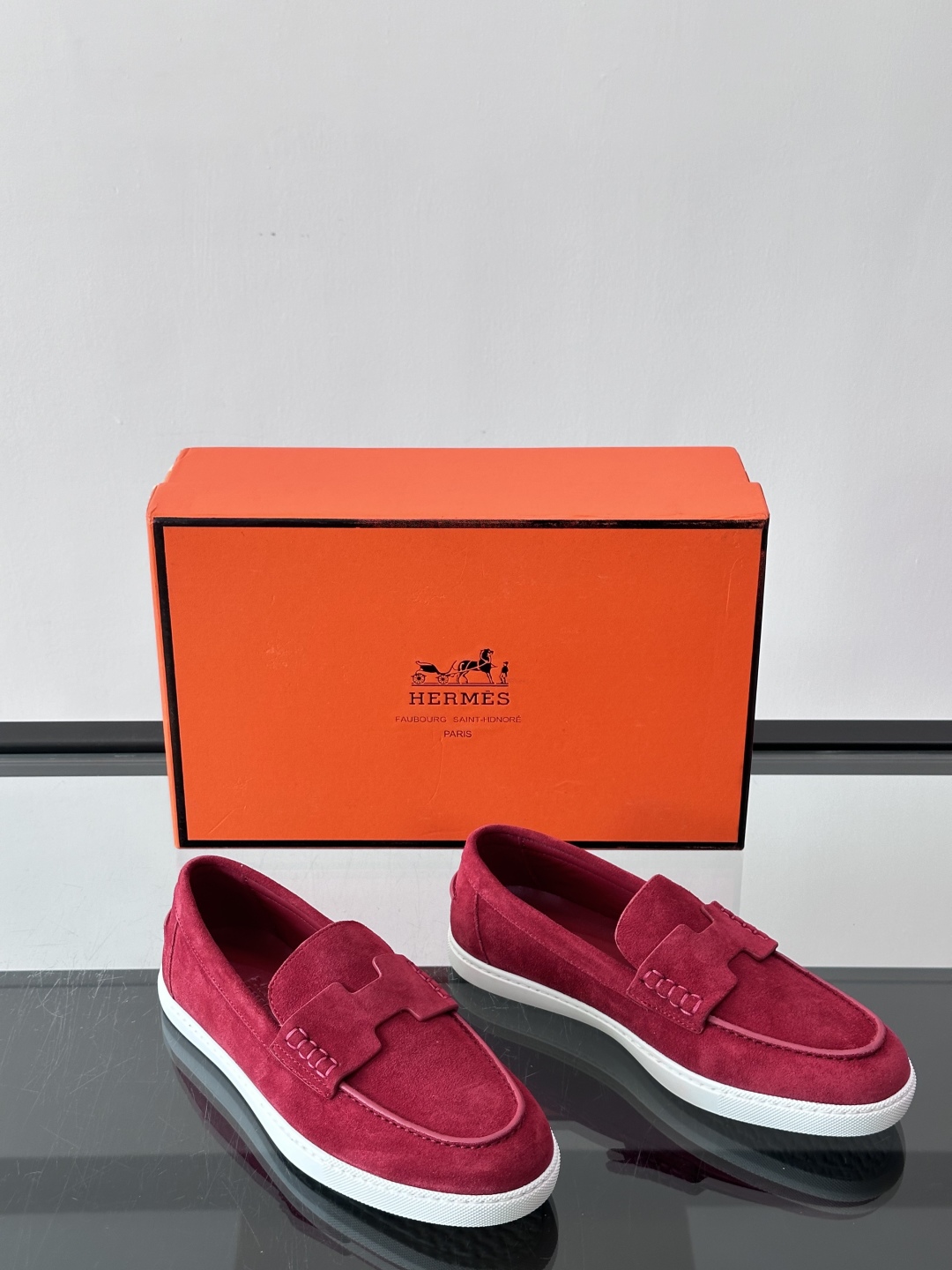爱马仕 Job乐福鞋 👞麂皮山羊皮乐福鞋，搭配橡胶鞋底，经典“H”型鞋面。款式穿着感受舒适，打造休闲都市