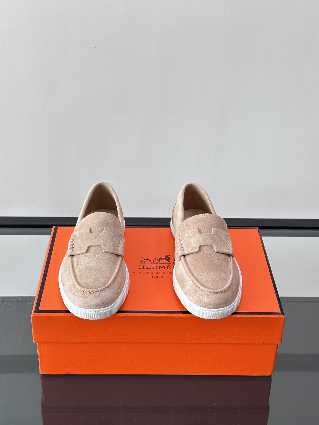 爱马仕 Job乐福鞋 👞麂皮山羊皮乐福鞋，搭配橡胶鞋底，经典“H”型鞋面。款式穿着感受舒适，打造休闲都市