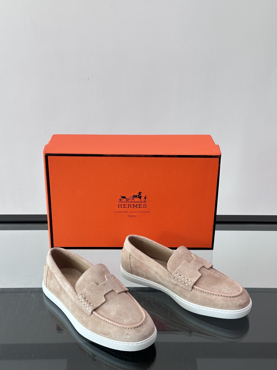 爱马仕 Job乐福鞋 👞麂皮山羊皮乐福鞋，搭配橡胶鞋底，经典“H”型鞋面。款式穿着感受舒适，打造休闲都市