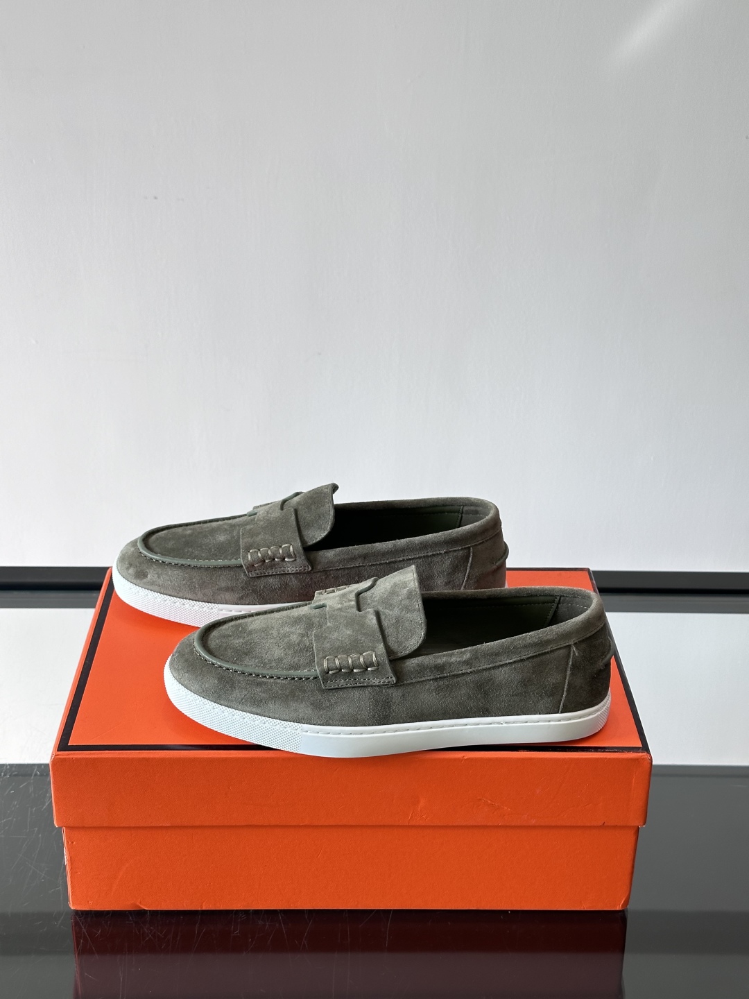 爱马仕 Job乐福鞋 👞麂皮山羊皮乐福鞋，搭配橡胶鞋底，经典“H”型鞋面。款式穿着感受舒适，打造休闲都市