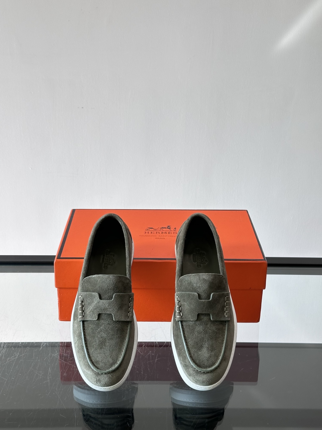 爱马仕 Job乐福鞋 👞麂皮山羊皮乐福鞋，搭配橡胶鞋底，经典“H”型鞋面。款式穿着感受舒适，打造休闲都市