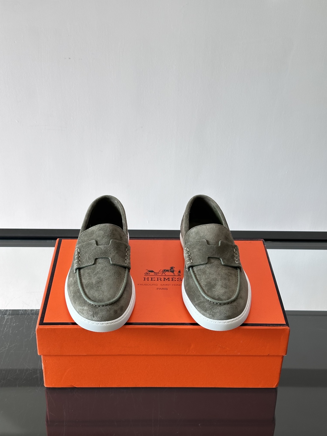 爱马仕 Job乐福鞋 👞麂皮山羊皮乐福鞋，搭配橡胶鞋底，经典“H”型鞋面。款式穿着感受舒适，打造休闲都市