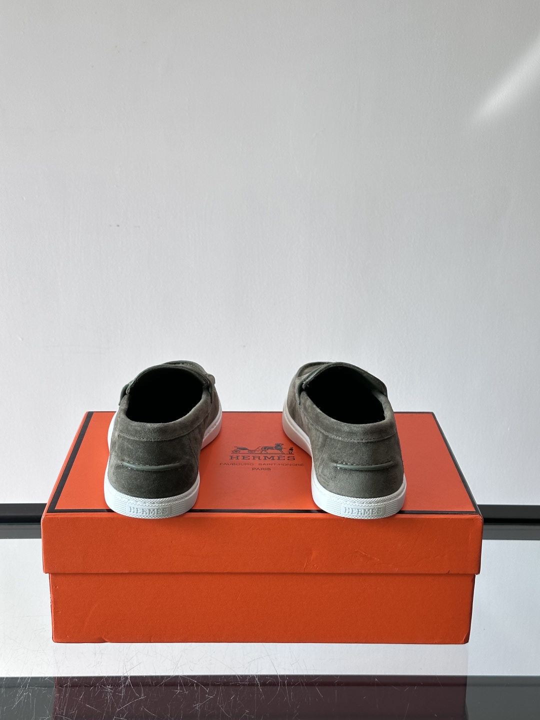 爱马仕 Job乐福鞋 👞麂皮山羊皮乐福鞋，搭配橡胶鞋底，经典“H”型鞋面。款式穿着感受舒适，打造休闲都市