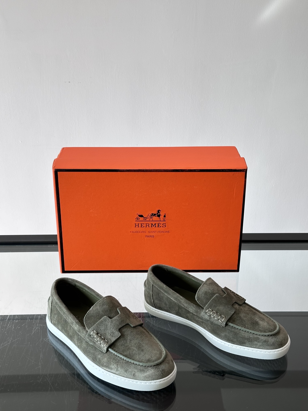 爱马仕 Job乐福鞋 👞麂皮山羊皮乐福鞋，搭配橡胶鞋底，经典“H”型鞋面。款式穿着感受舒适，打造休闲都市