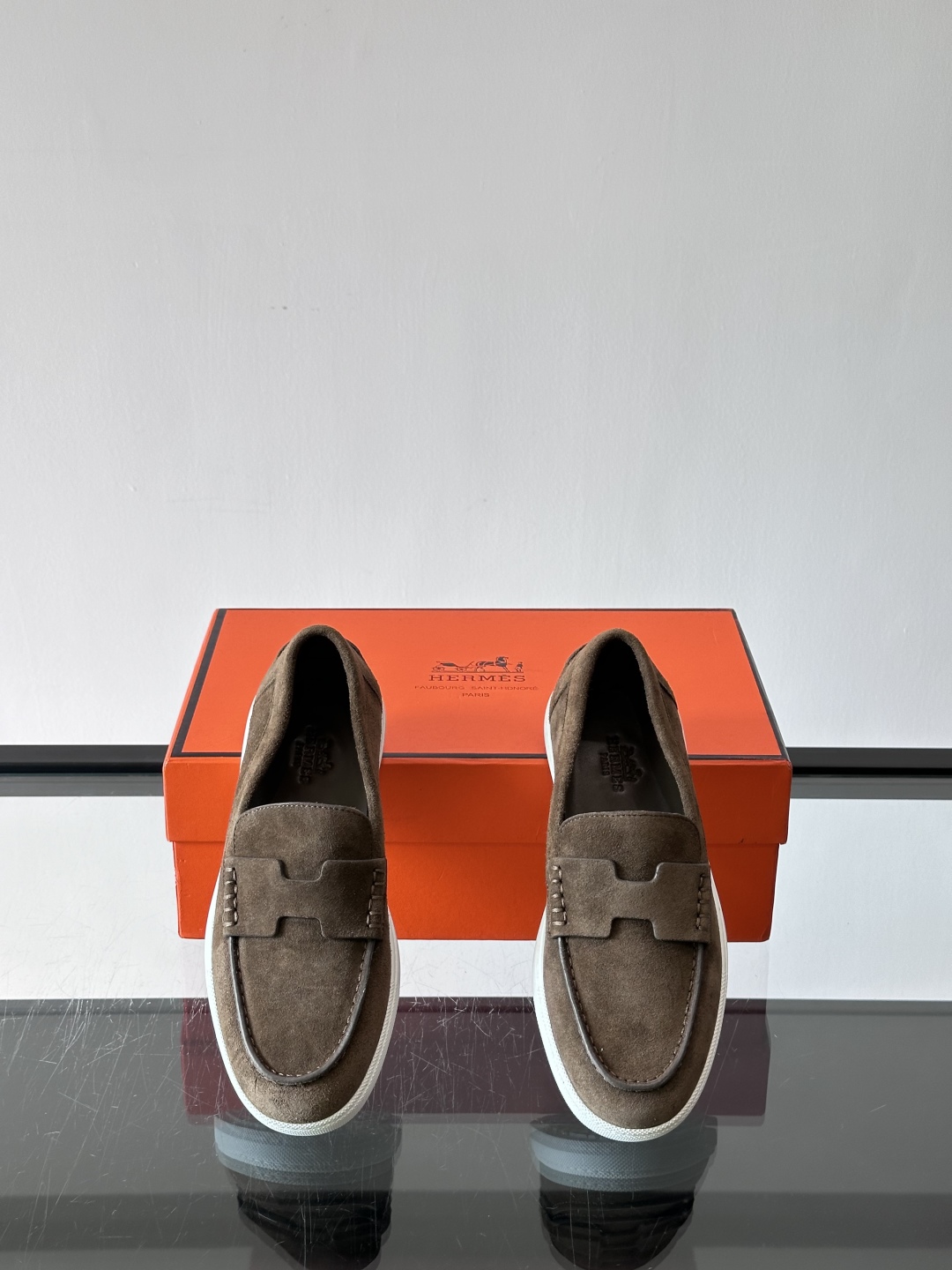 爱马仕 Job乐福鞋 👞麂皮山羊皮乐福鞋，搭配橡胶鞋底，经典“H”型鞋面。款式穿着感受舒适，打造休闲都市