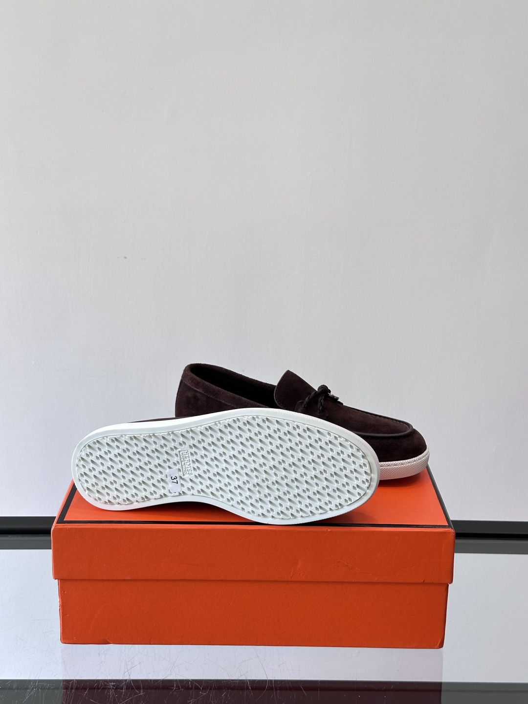 H爱马仕Ignacio乐福鞋👞。麂皮小牛皮乐福鞋，饰有皮革编绳和镀钯“Chaine d'Ancre”鞋扣