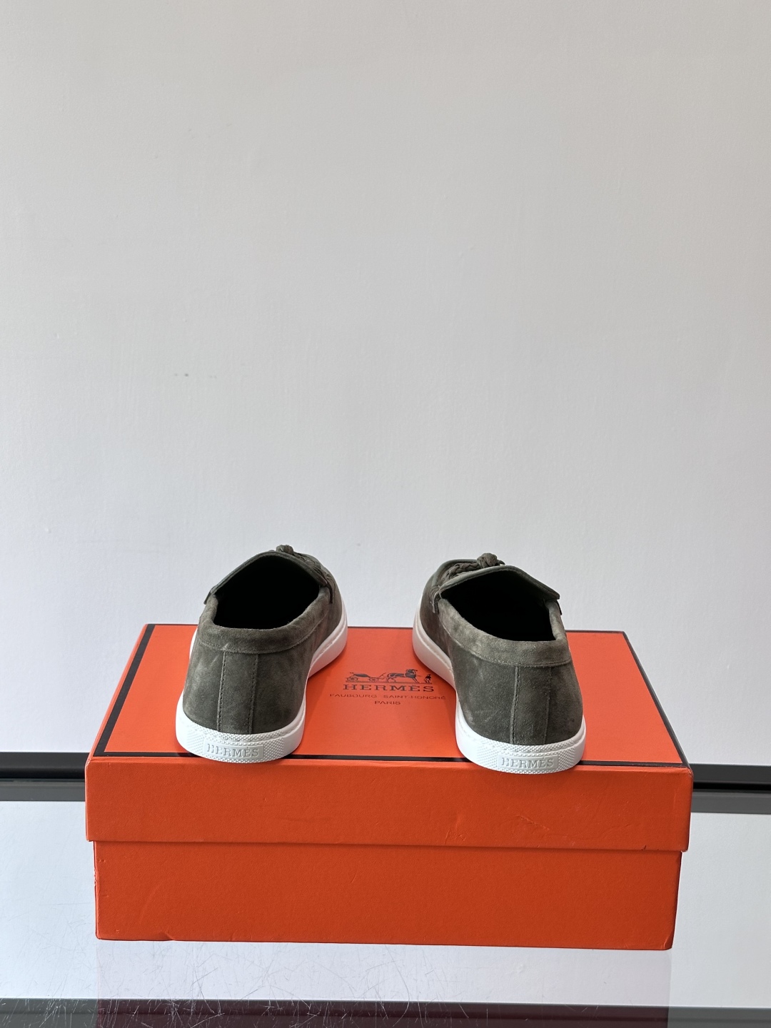 H爱马仕Ignacio乐福鞋👞。麂皮小牛皮乐福鞋，饰有皮革编绳和镀钯“Chaine d'Ancre”鞋扣