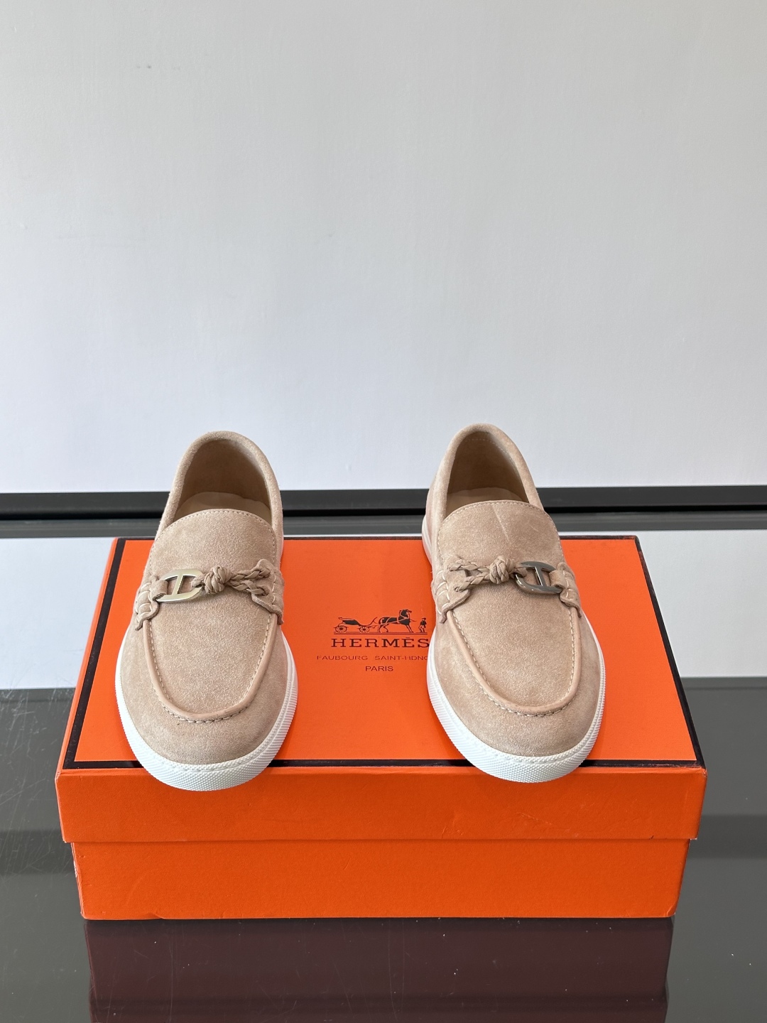 H爱马仕Ignacio乐福鞋👞。麂皮小牛皮乐福鞋，饰有皮革编绳和镀钯“Chaine d'Ancre”鞋扣