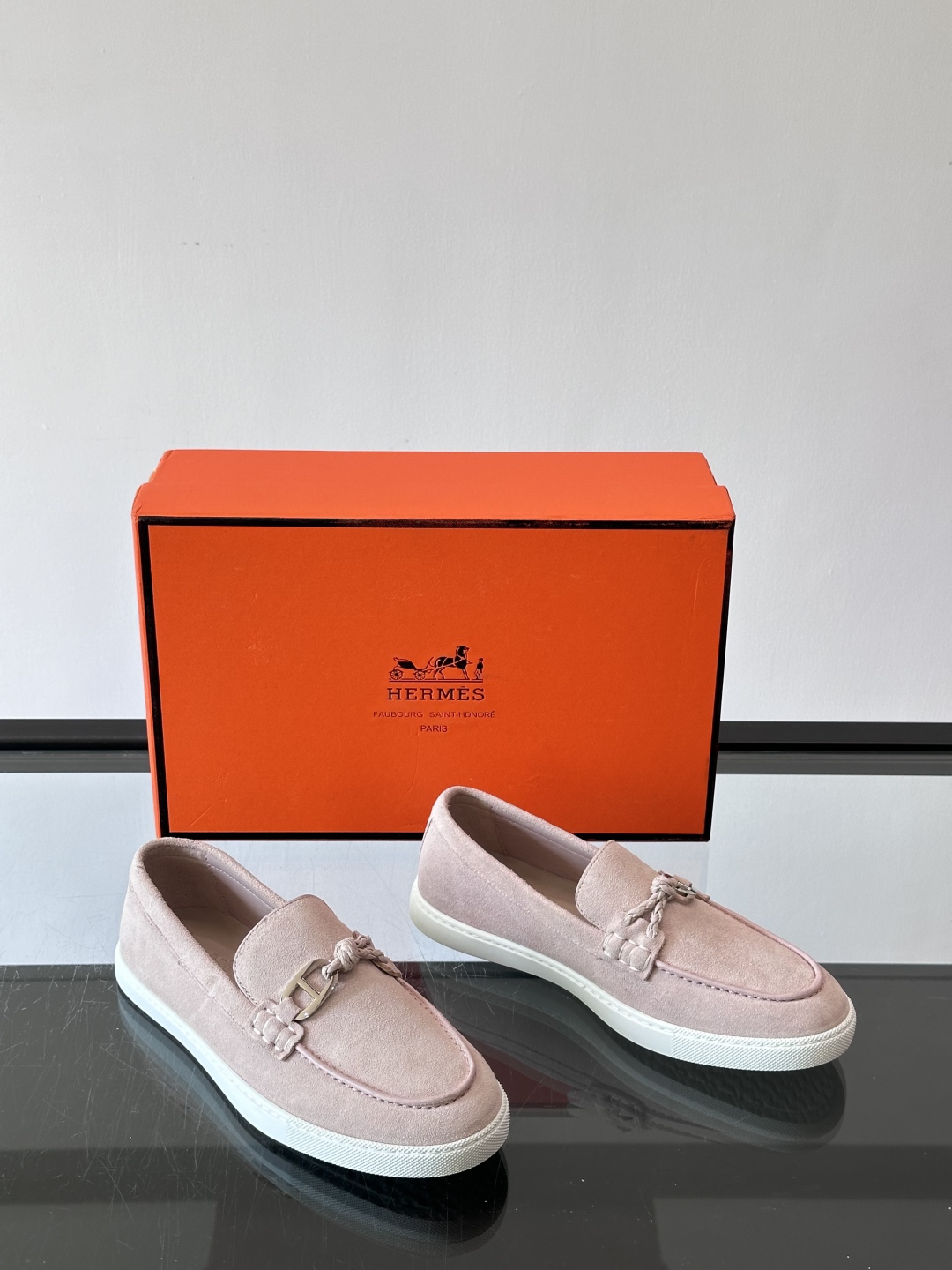 H爱马仕Ignacio乐福鞋👞。麂皮小牛皮乐福鞋，饰有皮革编绳和镀钯“Chaine d'Ancre”鞋扣