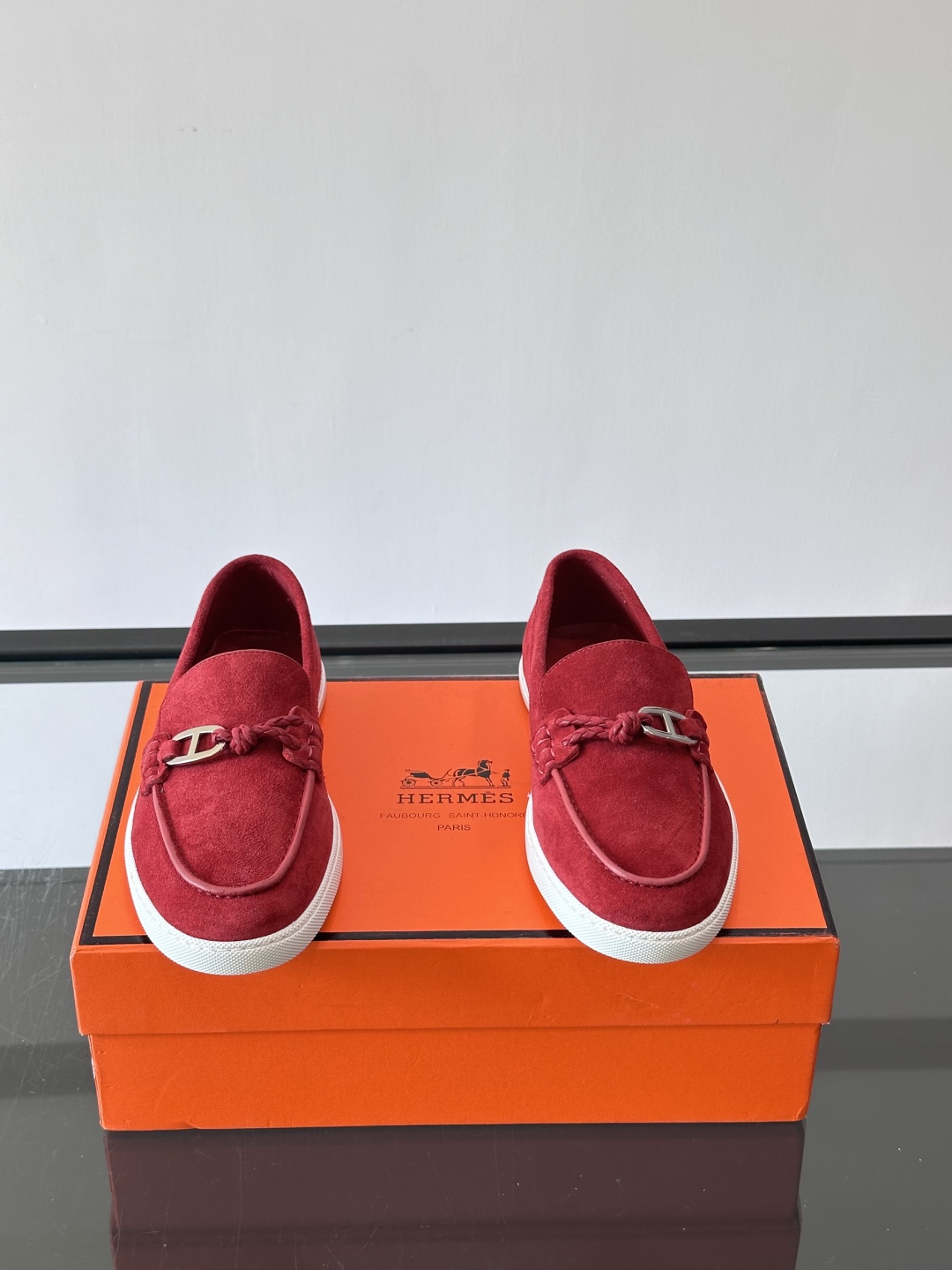 H爱马仕Ignacio乐福鞋👞。麂皮小牛皮乐福鞋，饰有皮革编绳和镀钯“Chaine d'Ancre”鞋扣