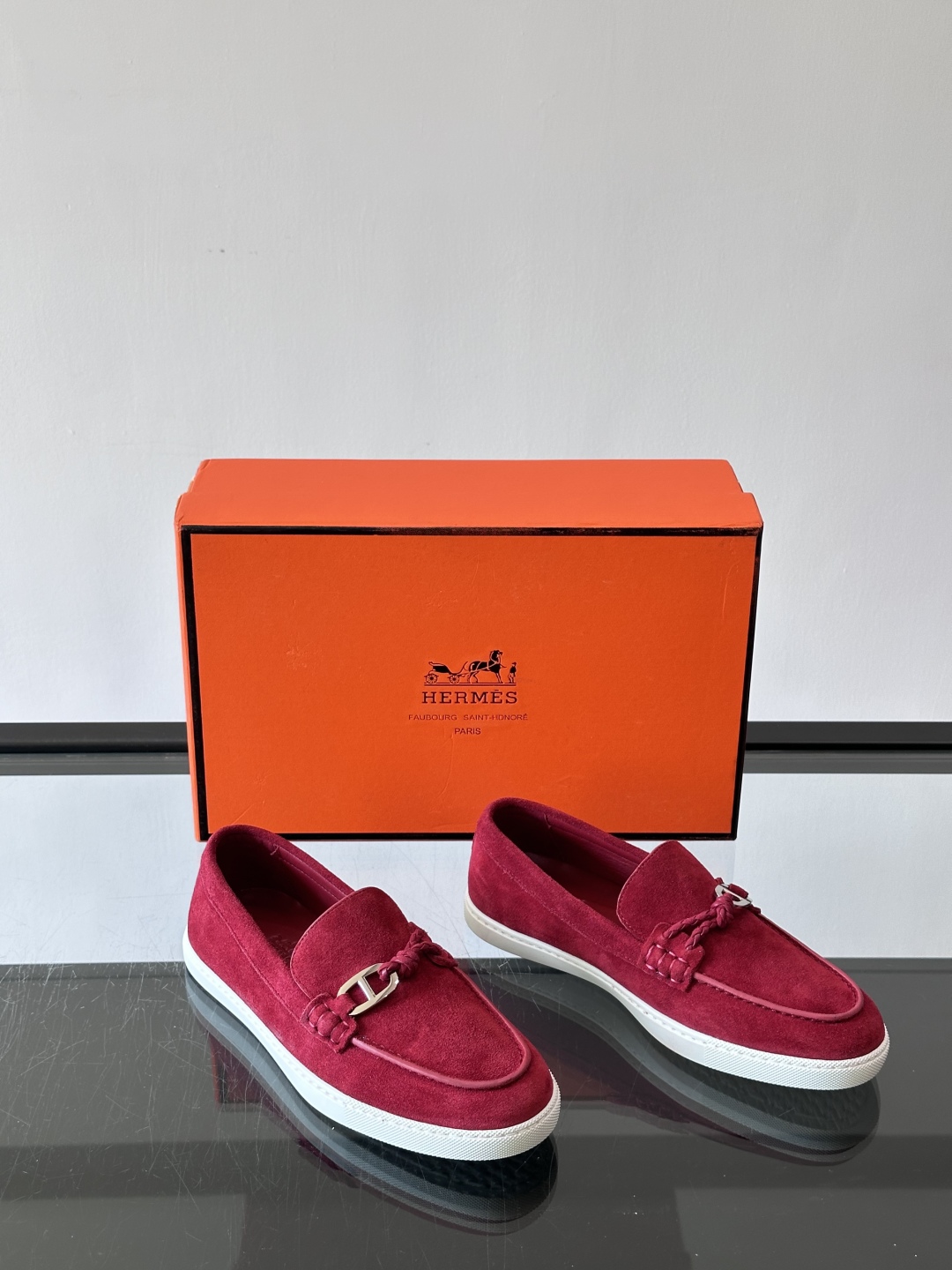 H爱马仕Ignacio乐福鞋👞。麂皮小牛皮乐福鞋，饰有皮革编绳和镀钯“Chaine d'Ancre”鞋扣