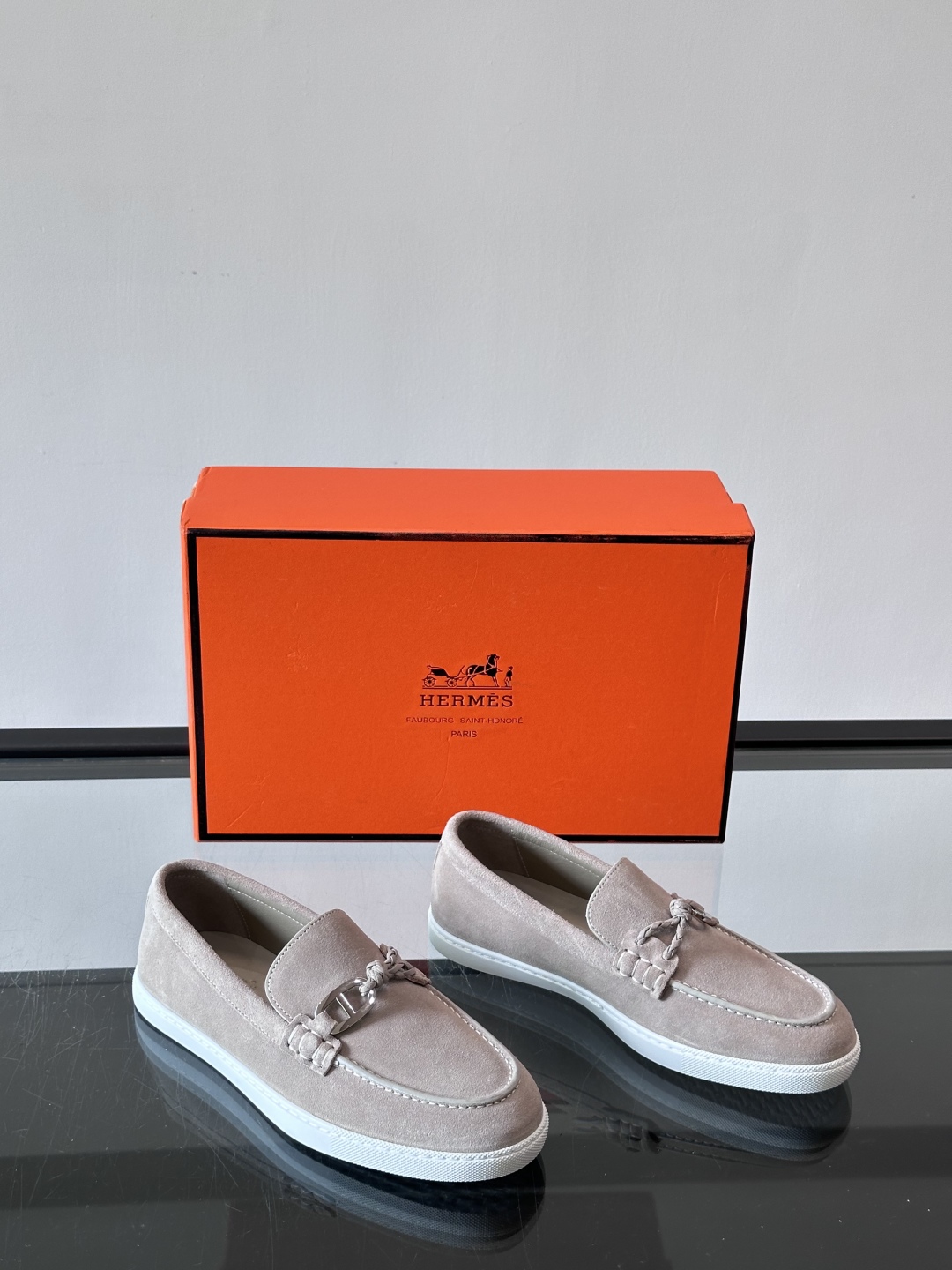 H爱马仕Ignacio乐福鞋👞。麂皮小牛皮乐福鞋，饰有皮革编绳和镀钯“Chaine d'Ancre”鞋扣