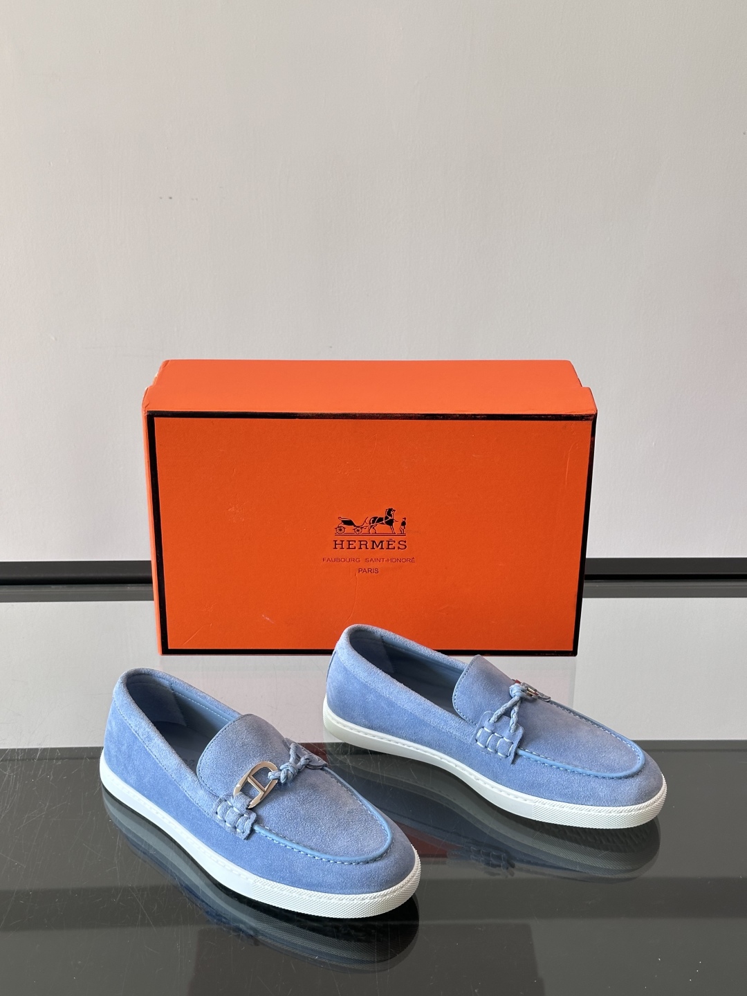 H爱马仕Ignacio乐福鞋👞。麂皮小牛皮乐福鞋，饰有皮革编绳和镀钯“Chaine d'Ancre”鞋扣