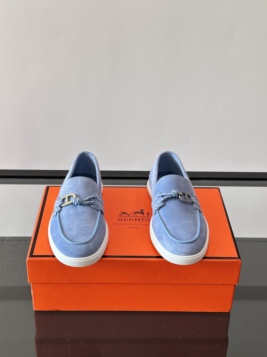 H爱马仕Ignacio乐福鞋👞。麂皮小牛皮乐福鞋，饰有皮革编绳和镀钯“Chaine d'Ancre”鞋扣
