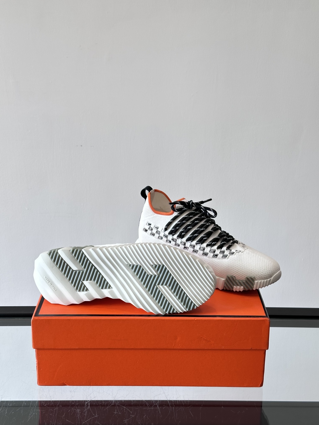 H爱马仕Flex免系带运动鞋👟鞋履系列针织免系带运动鞋，饰有编织Bolduc细节。轻盈鞋底装饰撞色图案，