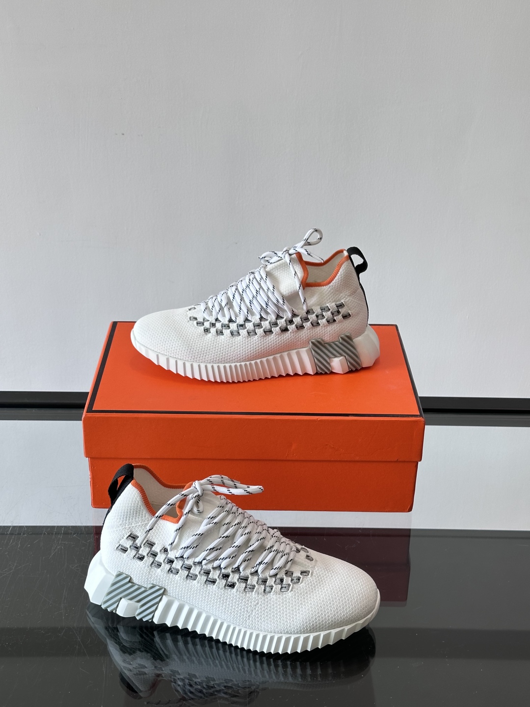 H爱马仕Flex免系带运动鞋👟鞋履系列针织免系带运动鞋，饰有编织Bolduc细节。轻盈鞋底装饰撞色图案，
