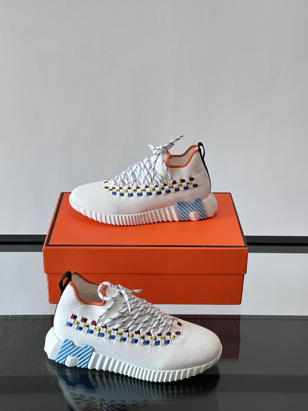 H爱马仕Flex免系带运动鞋👟鞋履系列针织免系带运动鞋，饰有编织Bolduc细节。轻盈鞋底装饰撞色图案，