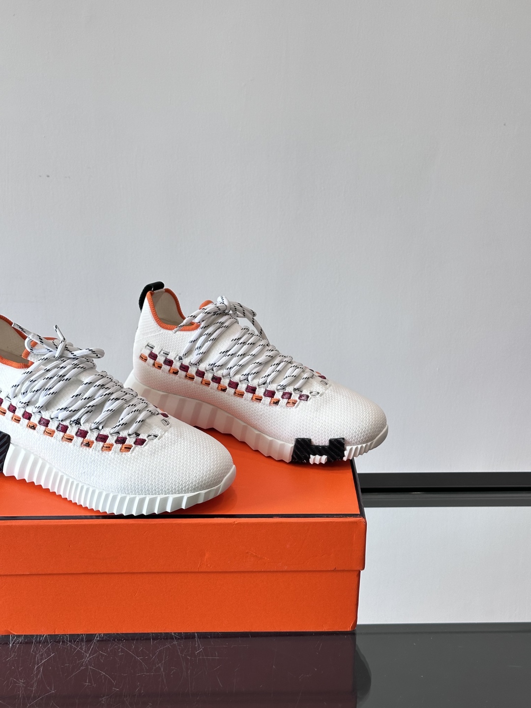 H爱马仕Flex免系带运动鞋👟鞋履系列针织免系带运动鞋，饰有编织Bolduc细节。轻盈鞋底装饰撞色图案，