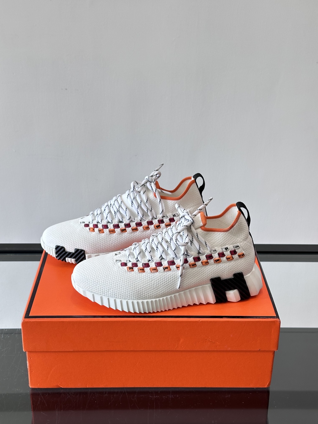 H爱马仕Flex免系带运动鞋👟鞋履系列针织免系带运动鞋，饰有编织Bolduc细节。轻盈鞋底装饰撞色图案，