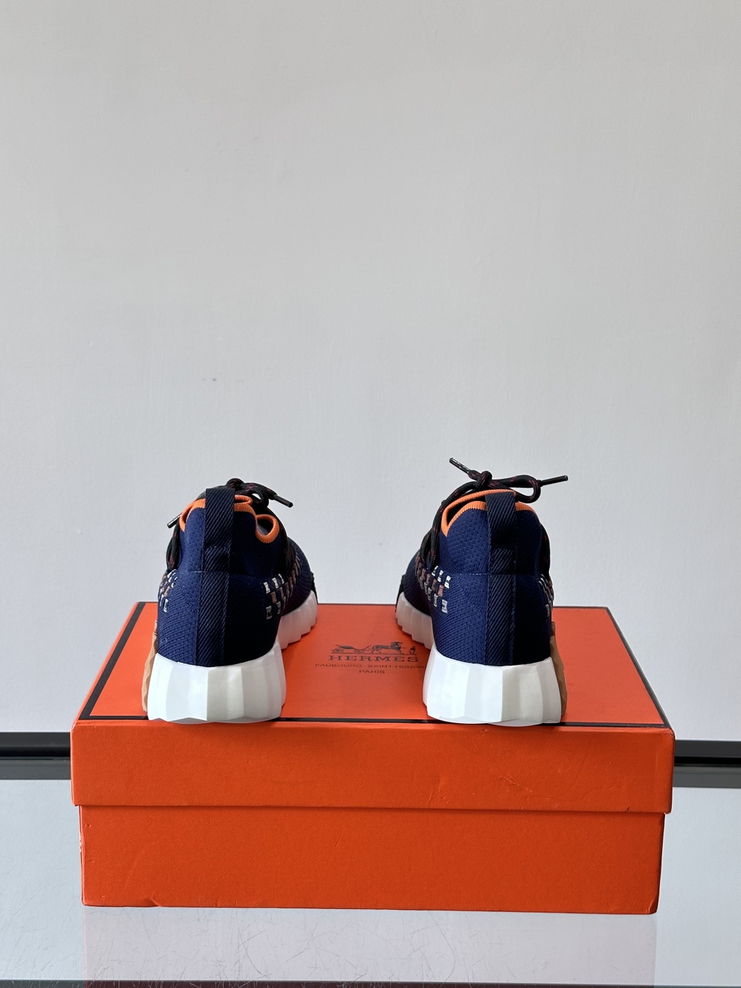 H爱马仕Flex免系带运动鞋👟鞋履系列针织免系带运动鞋，饰有编织Bolduc细节。轻盈鞋底装饰撞色图案，