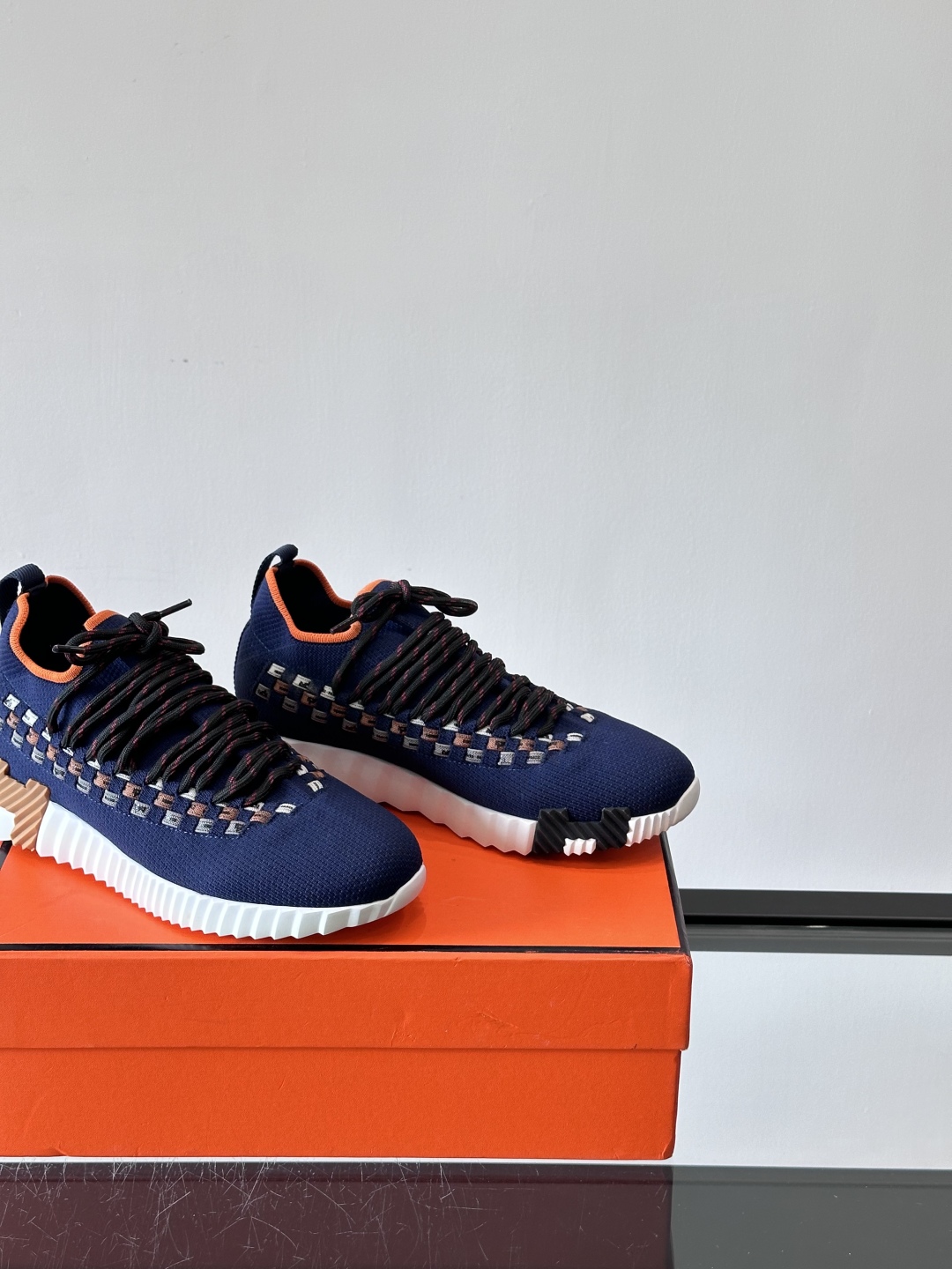 H爱马仕Flex免系带运动鞋👟鞋履系列针织免系带运动鞋，饰有编织Bolduc细节。轻盈鞋底装饰撞色图案，
