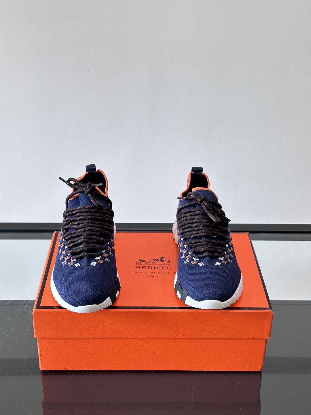 H爱马仕Flex免系带运动鞋👟鞋履系列针织免系带运动鞋，饰有编织Bolduc细节。轻盈鞋底装饰撞色图案，