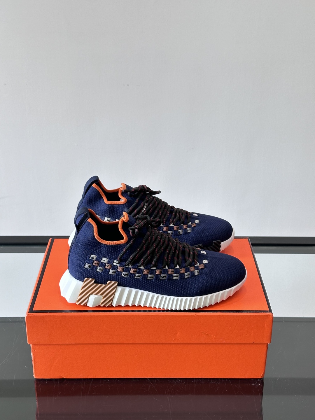 H爱马仕Flex免系带运动鞋👟鞋履系列针织免系带运动鞋，饰有编织Bolduc细节。轻盈鞋底装饰撞色图案，