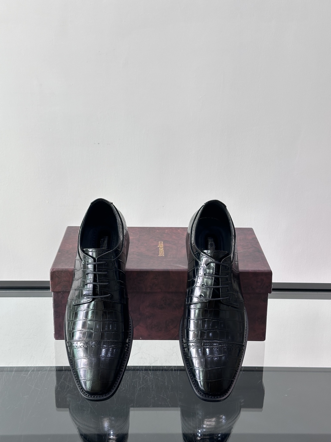 Stefano Ricci 史蒂芬高端奢侈品牌，男士皮鞋，真皮大底。原版牛皮，质感高端细腻，内里全小牛皮