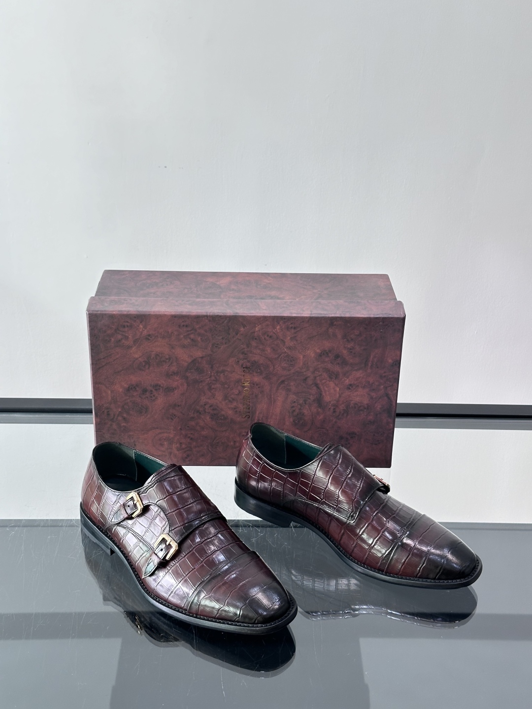Stefano Ricci 史蒂芬高端奢侈品牌，男士皮鞋，真皮大底。原版牛皮，质感高端细腻，内里全小牛皮