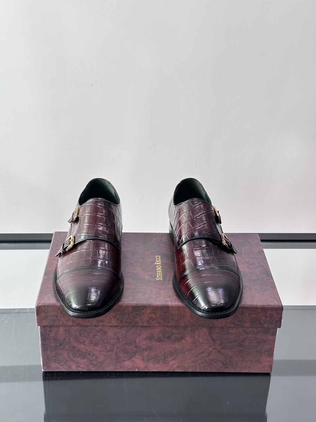 Stefano Ricci 史蒂芬高端奢侈品牌，男士皮鞋，真皮大底。原版牛皮，质感高端细腻，内里全小牛皮