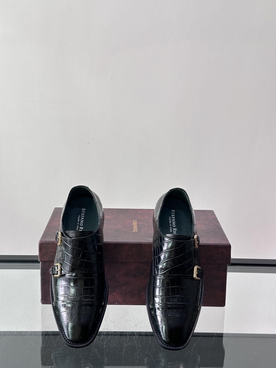 Stefano Ricci 史蒂芬高端奢侈品牌，男士皮鞋，真皮大底。原版牛皮，质感高端细腻，内里全小牛皮