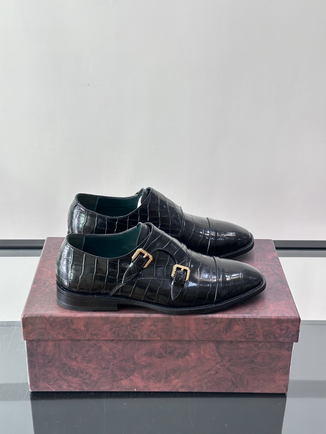 Stefano Ricci 史蒂芬高端奢侈品牌，男士皮鞋，真皮大底。原版牛皮，质感高端细腻，内里全小牛皮