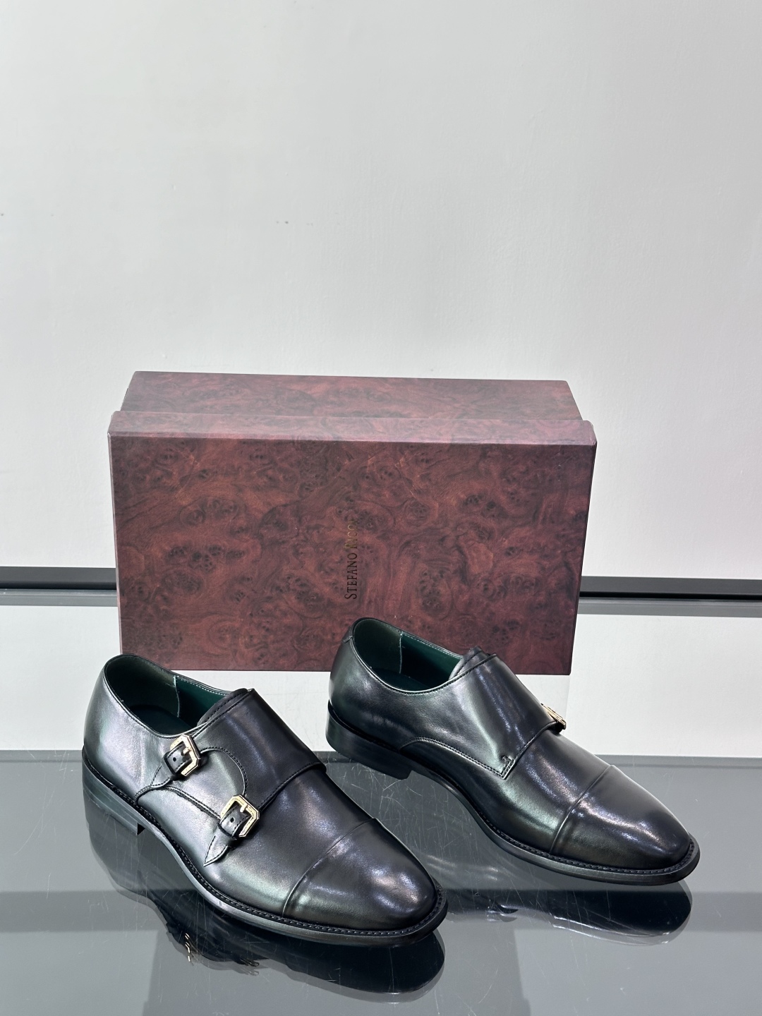 Stefano Ricci 史蒂芬高端奢侈品牌，男士皮鞋，真皮大底。原版牛皮，质感高端细腻，内里全小牛皮