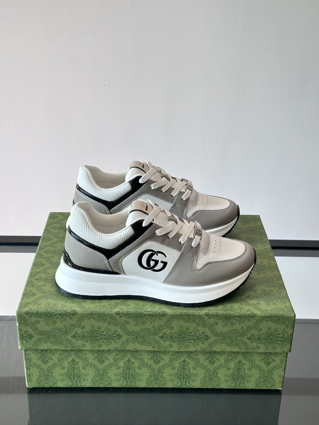 ◾️▫️G家男士GG运动鞋，选用进口全牛皮打造，简约舒适版，内里头层牛皮，鞋舌装饰品牌logo，细节精细