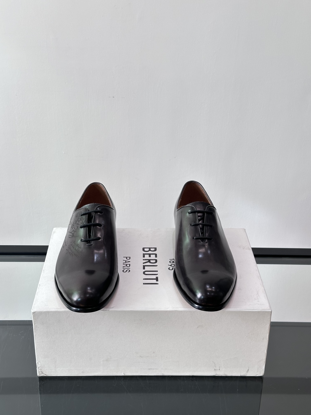 Berluti/布鲁提高端真皮大底正装皮鞋，采用进口牛皮鞋面 柔软有型，手工改色工艺，低调奢华气质，舒适