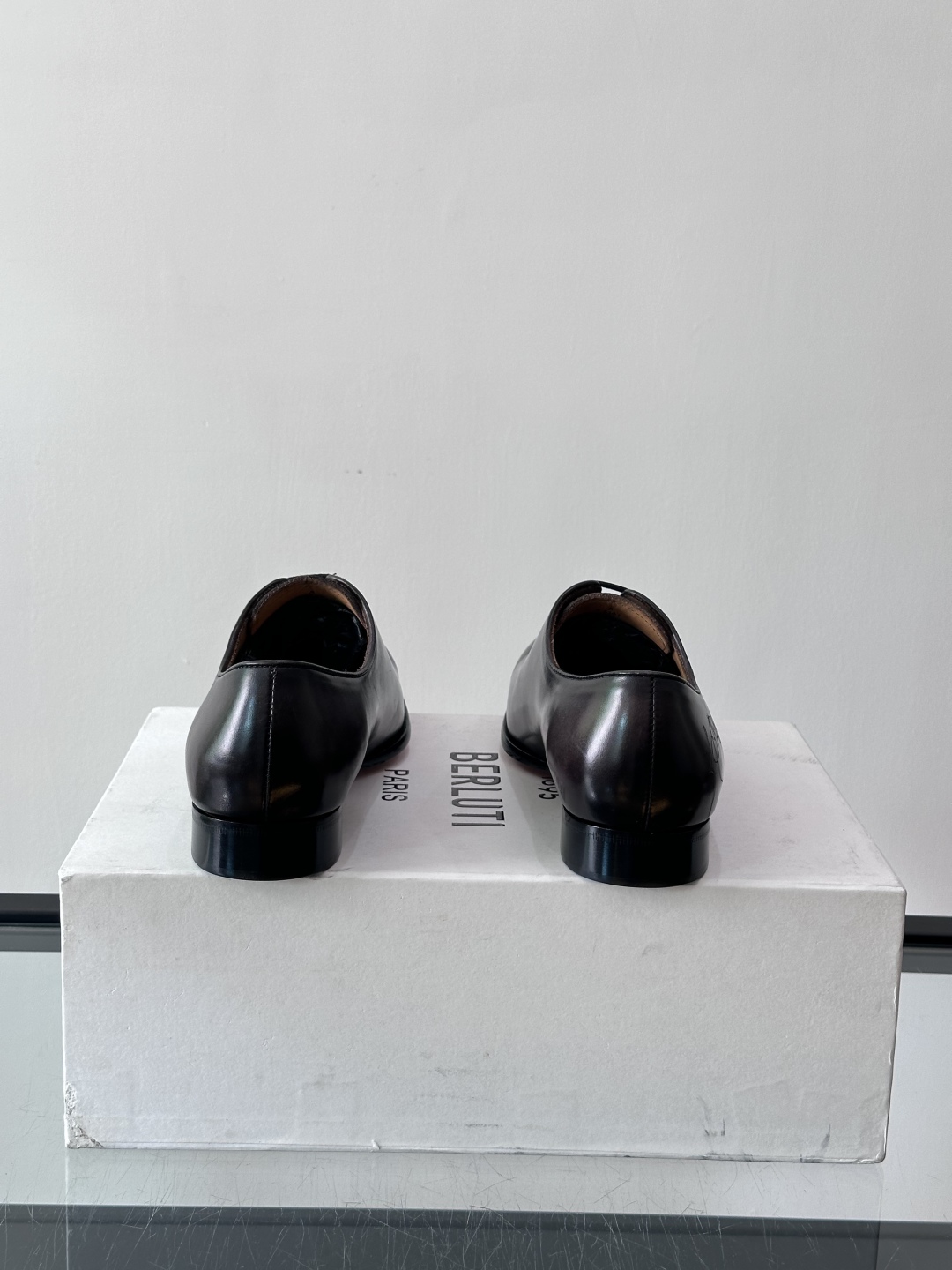 Berluti/布鲁提高端真皮大底正装皮鞋，采用进口牛皮鞋面 柔软有型，手工改色工艺，低调奢华气质，舒适