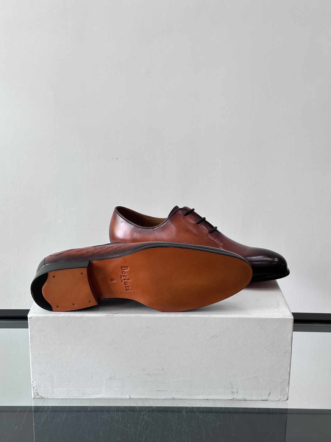 Berluti/布鲁提高端真皮大底正装皮鞋，采用进口牛皮鞋面 柔软有型，手工改色工艺，低调奢华气质，舒适