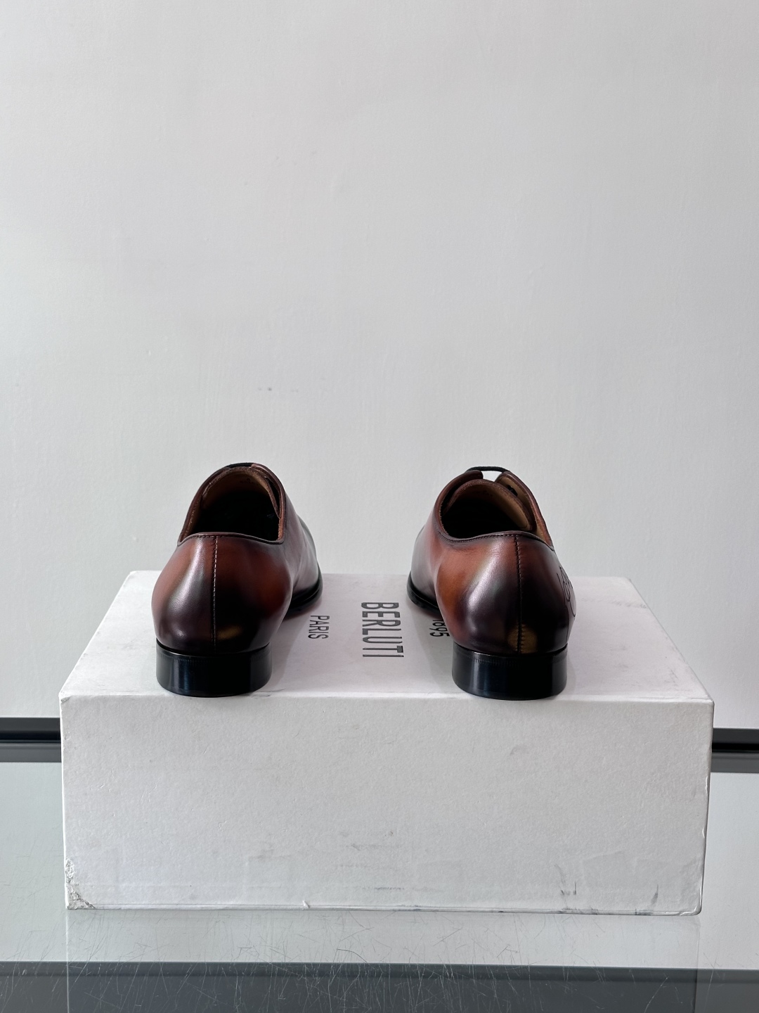 Berluti/布鲁提高端真皮大底正装皮鞋，采用进口牛皮鞋面 柔软有型，手工改色工艺，低调奢华气质，舒适