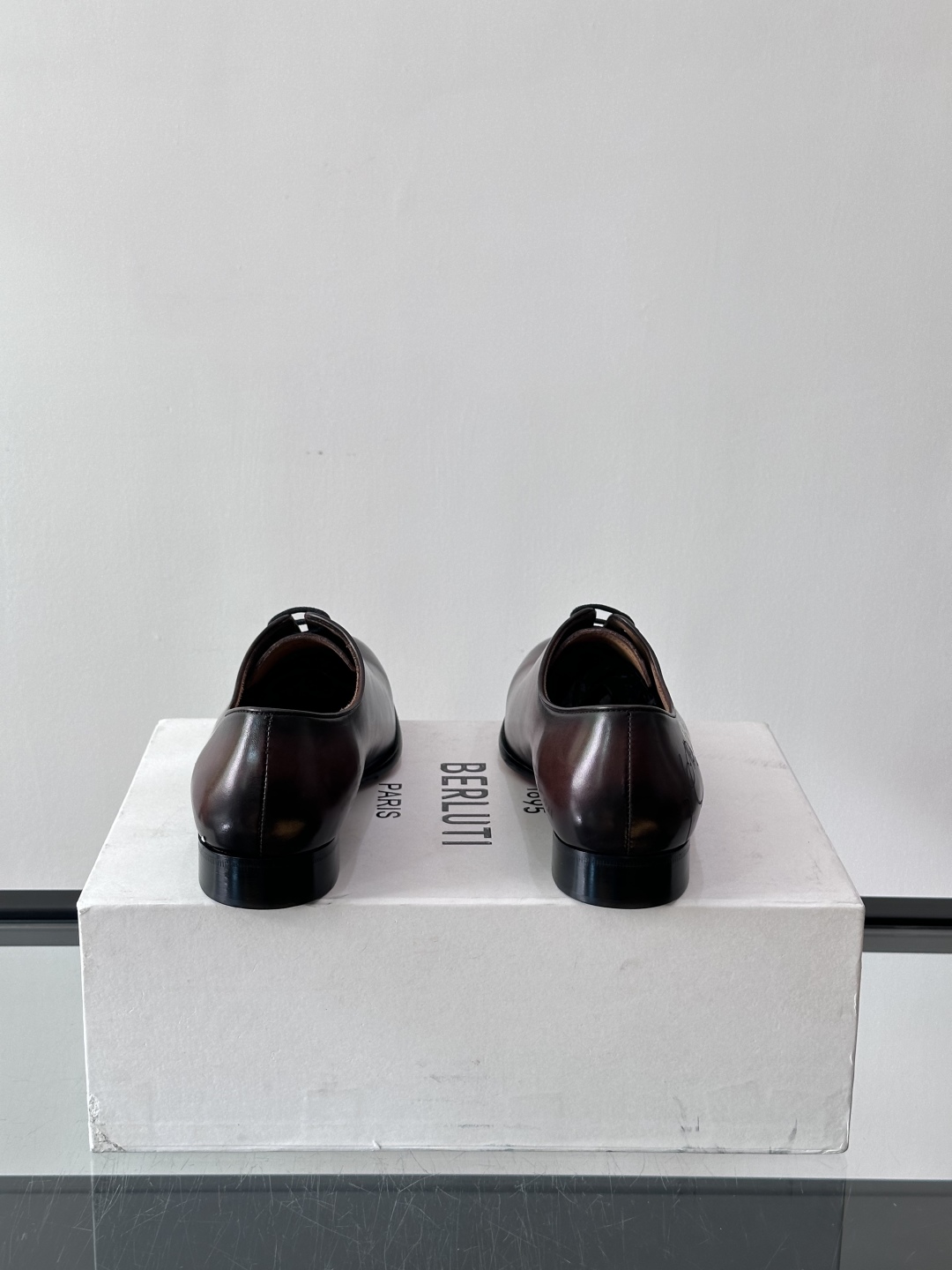 Berluti/布鲁提高端真皮大底正装皮鞋，采用进口牛皮鞋面 柔软有型，手工改色工艺，低调奢华气质，舒适