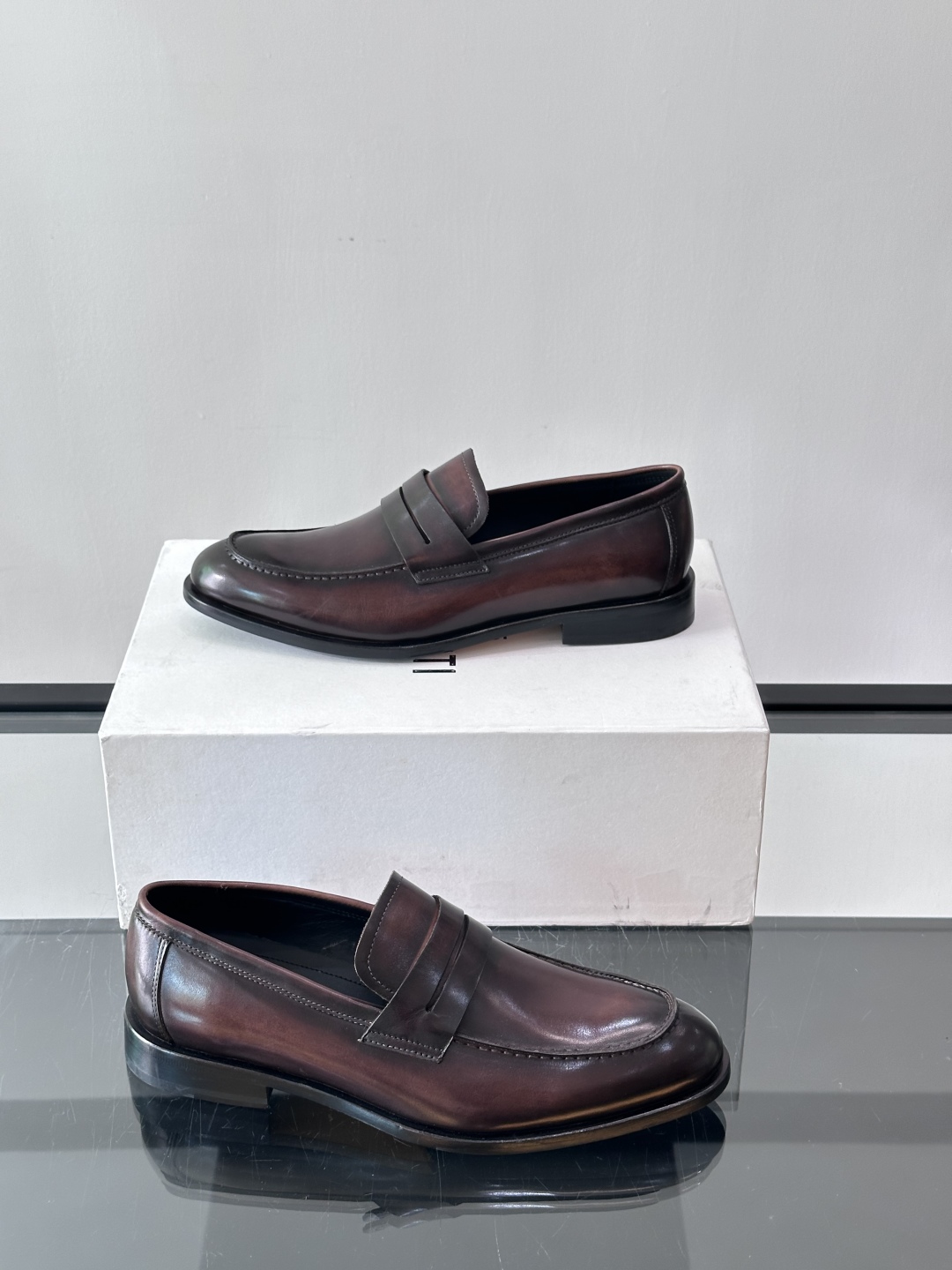 Berluti/布鲁提高端真皮大底正装皮鞋，采用进口牛皮鞋面 柔软有型，手工改色工艺，低调奢华气质，舒适