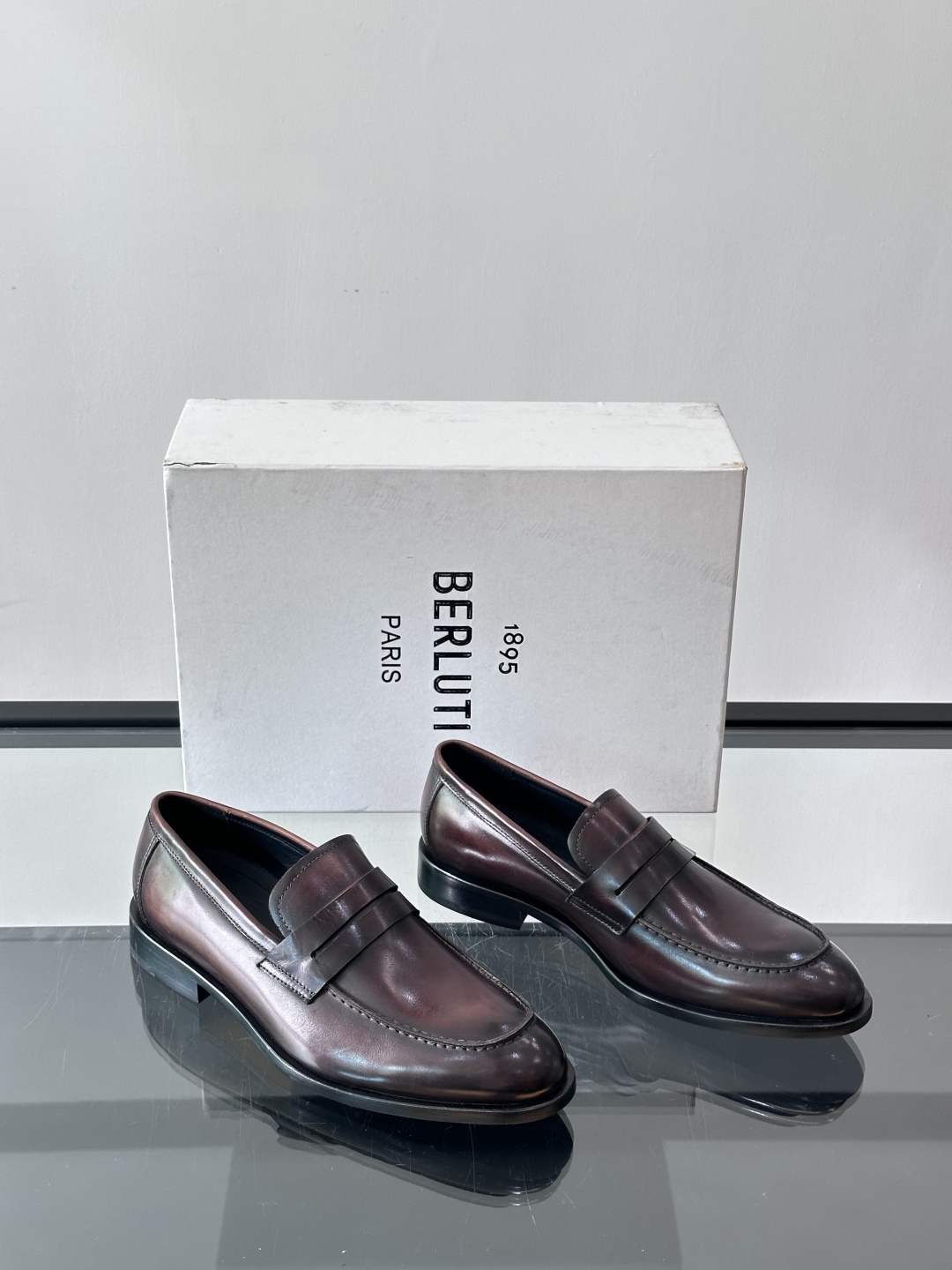 Berluti/布鲁提高端真皮大底正装皮鞋，采用进口牛皮鞋面 柔软有型，手工改色工艺，低调奢华气质，舒适