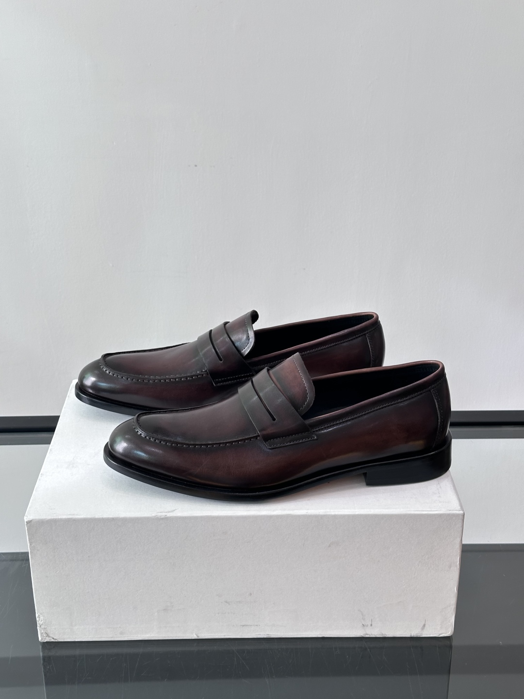 Berluti/布鲁提高端真皮大底正装皮鞋，采用进口牛皮鞋面 柔软有型，手工改色工艺，低调奢华气质，舒适